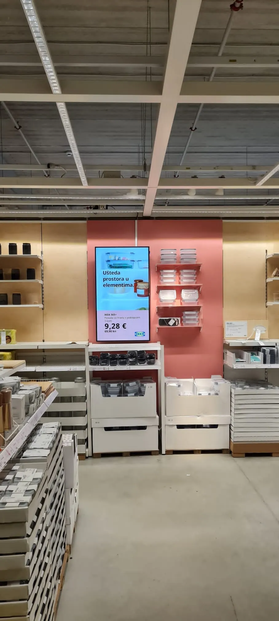 Digital signage u cijeloj robnoj kući